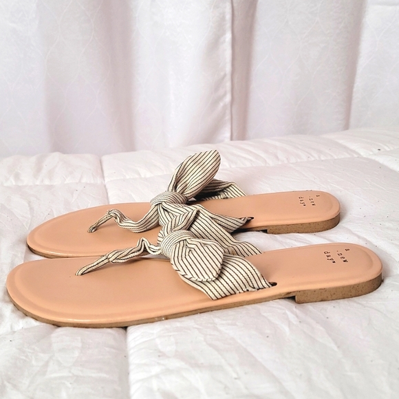A New Day Bow Flip Flop Sandals - Picture 3 of 6